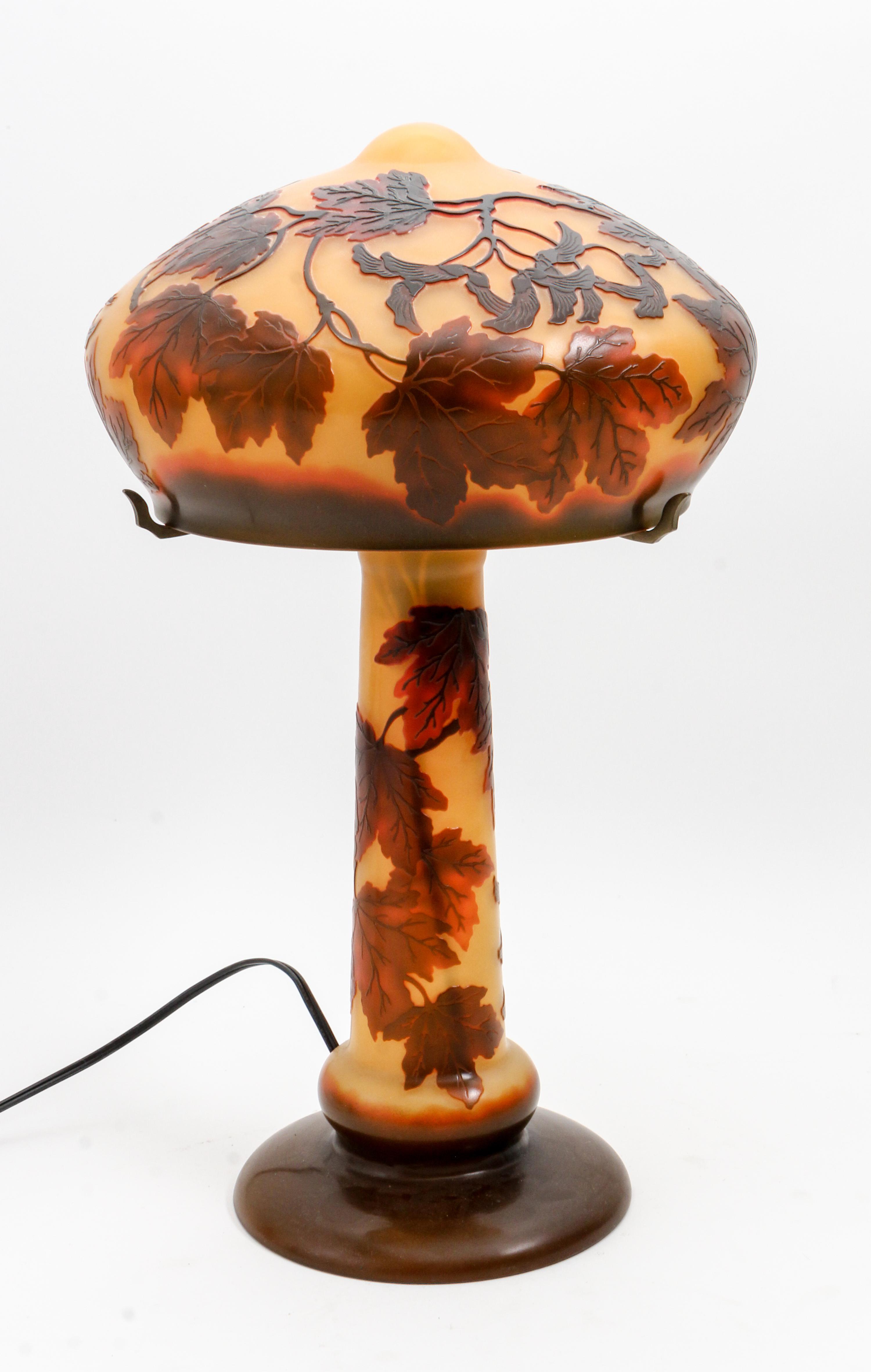 A Cameo Glass Table Lamp Height overall 18 1/2 inches. — 20TH/21ST CENTURY