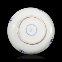 A Chinese Blue and White Porcelain 'Scholar' Dish, 17th Century 十七世纪明清交替期 青花高士图盘