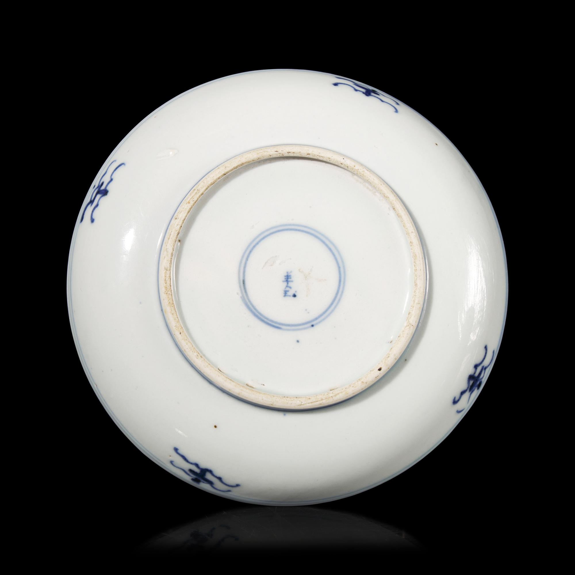 A Chinese Blue and White Porcelain 'Scholar' Dish, 17th Century 十七世纪明清交替期 青花高士图盘