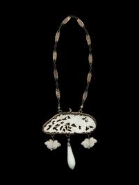 A Chinese White Jade Parfumier Pendant Necklace