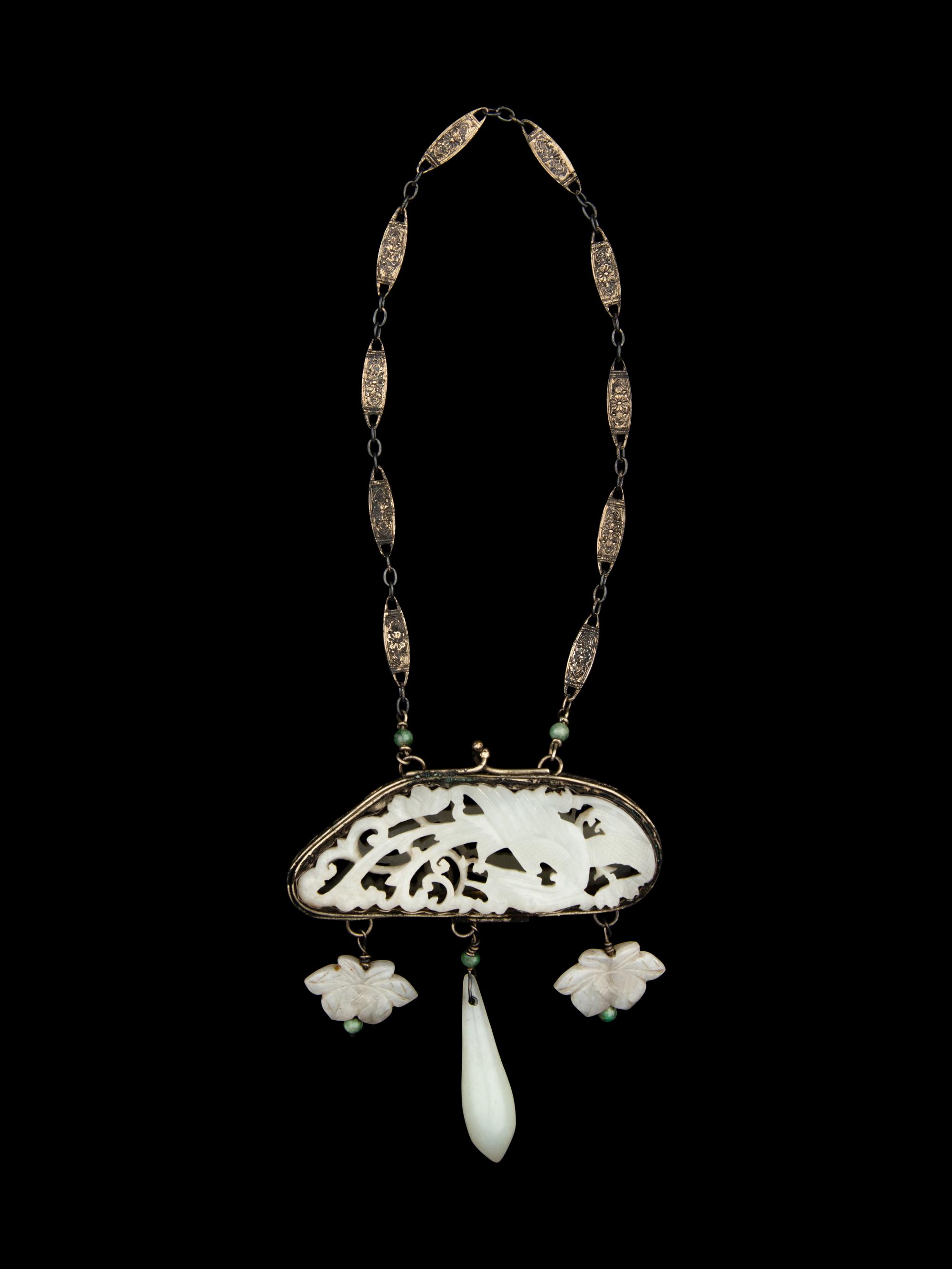 A Chinese White Jade Parfumier Pendant Necklace