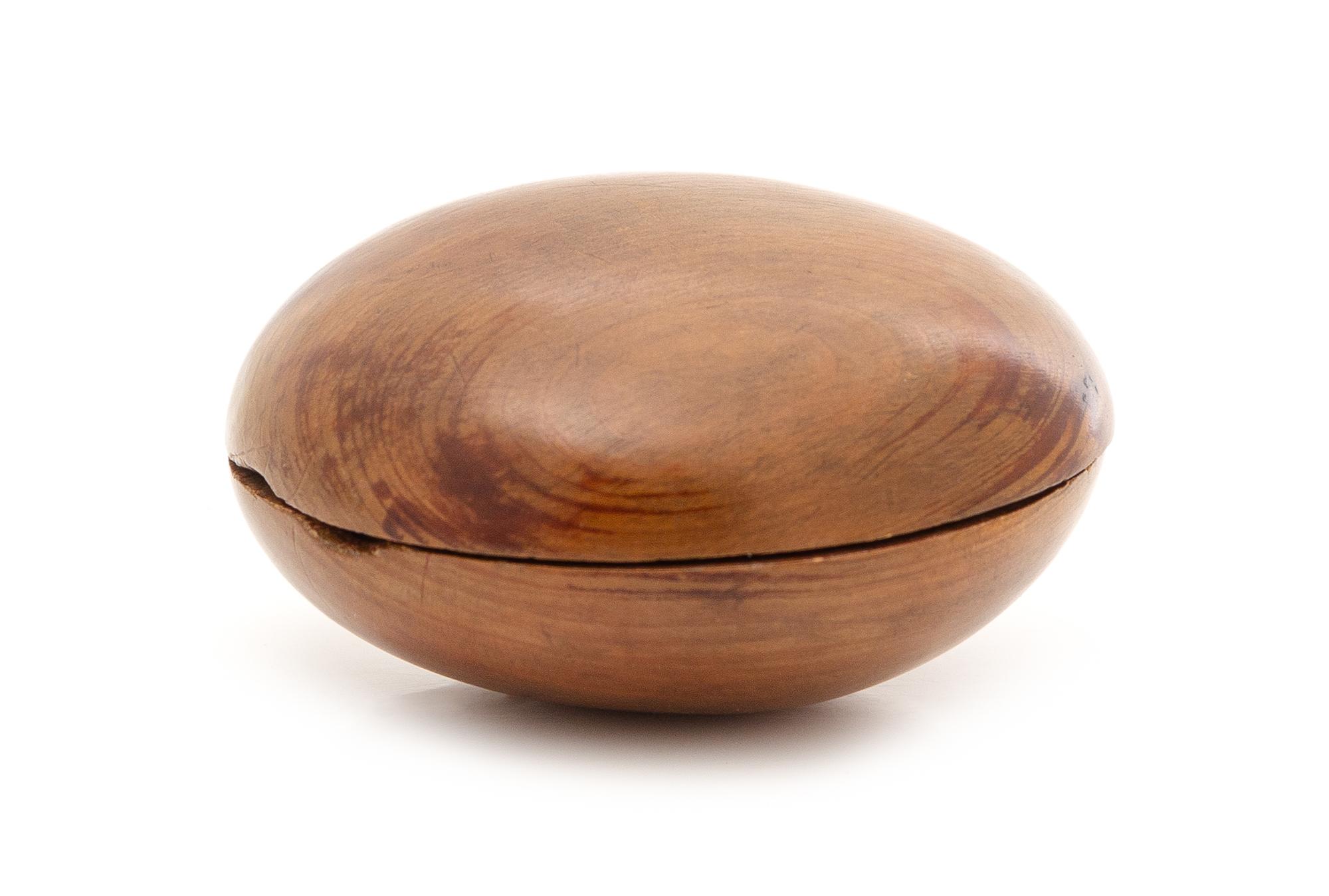 A Japanese Circular Covered Box Diameter 2 7/8 inches — 19TH CENTURY