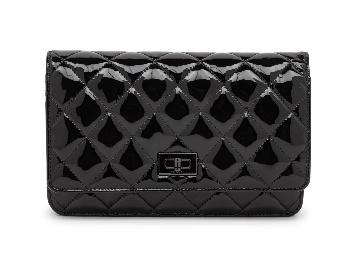 CHANEL, 2.55 PATENT WALLET-ON-CHAIN