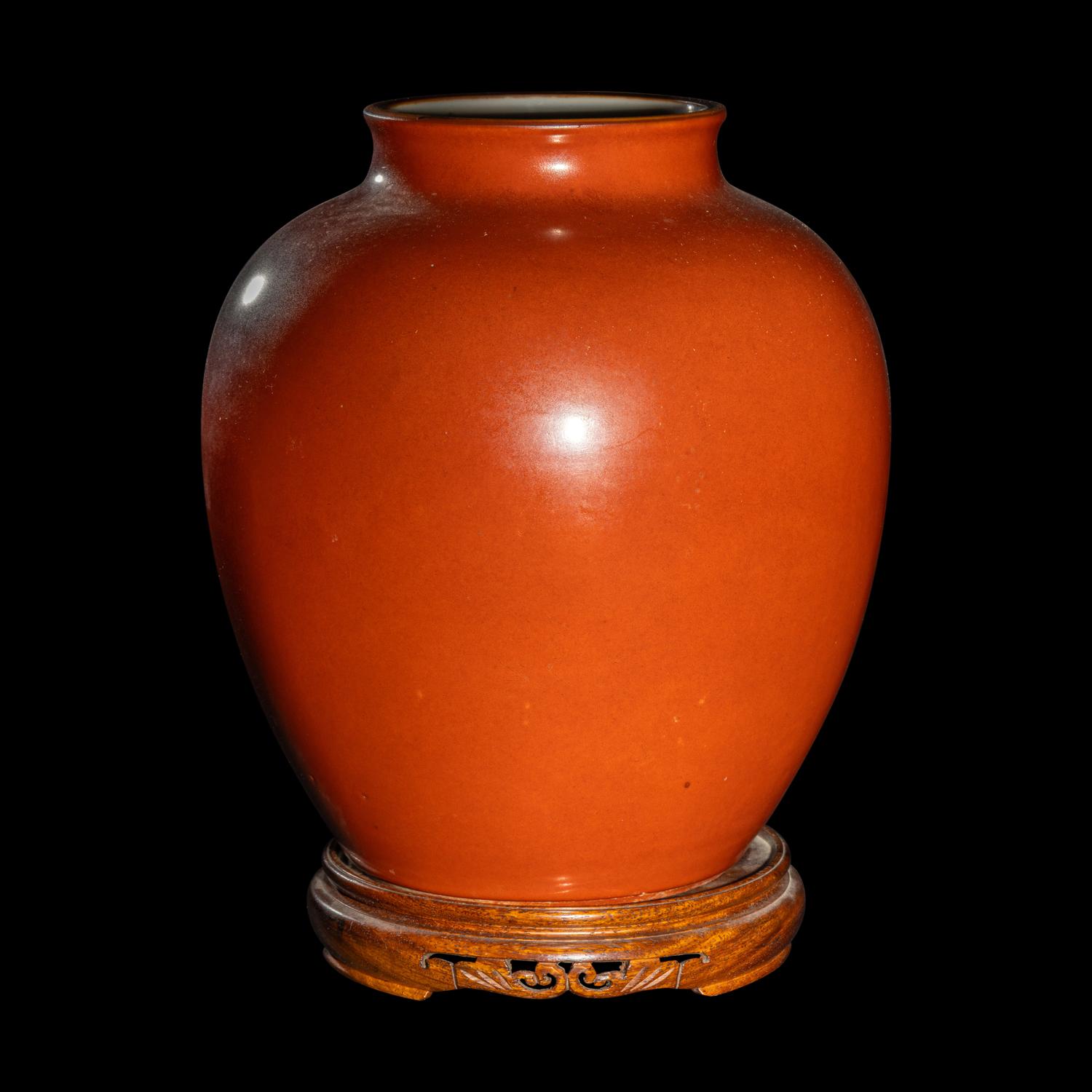 A Chinese Coral-Red Glazed Porcelain Jar, 19th/Early 20th Century 晚清/民國 珊瑚紅釉罐
