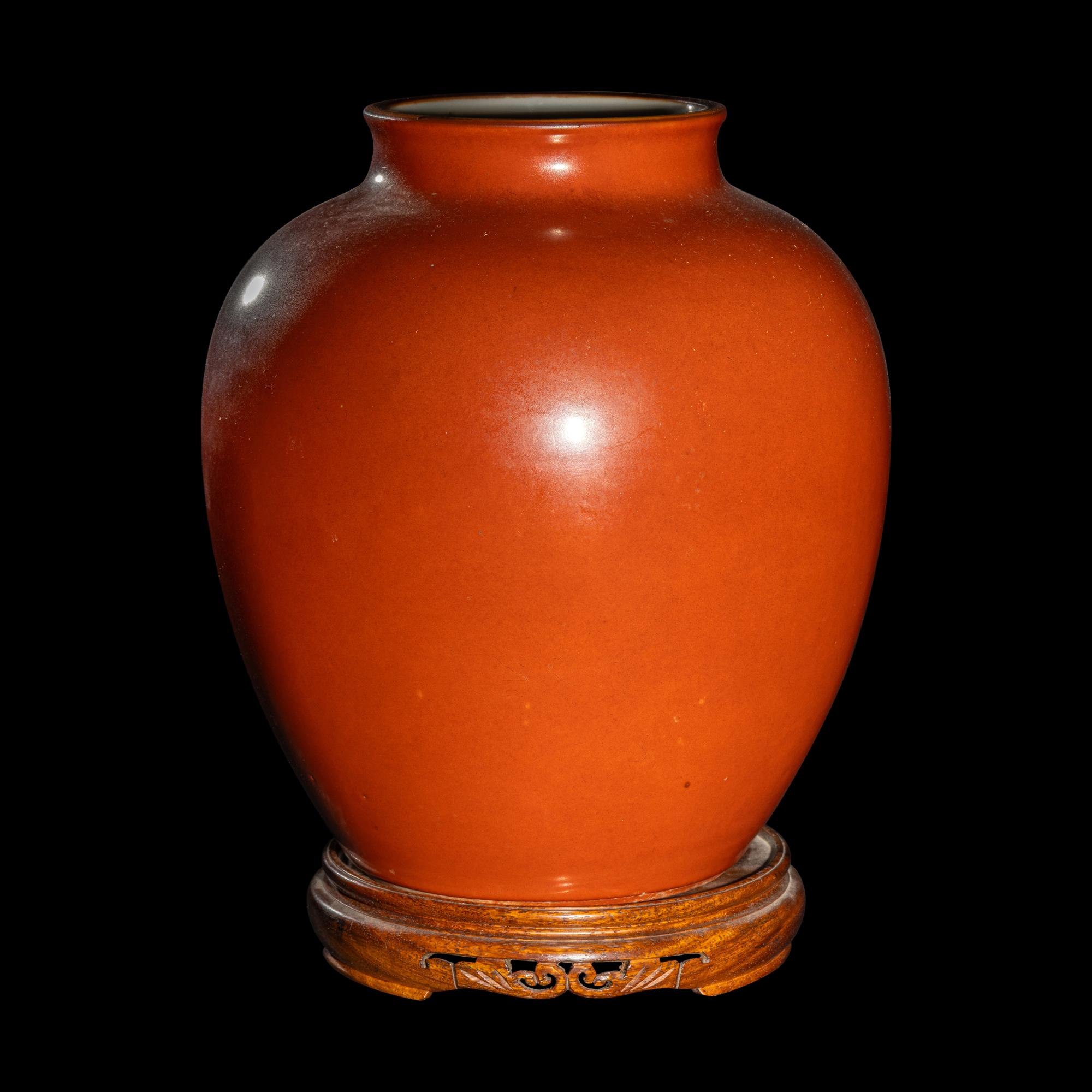 A Chinese Coral-Red Glazed Porcelain Jar, 19th/Early 20th Century 晚清/民國 珊瑚紅釉罐