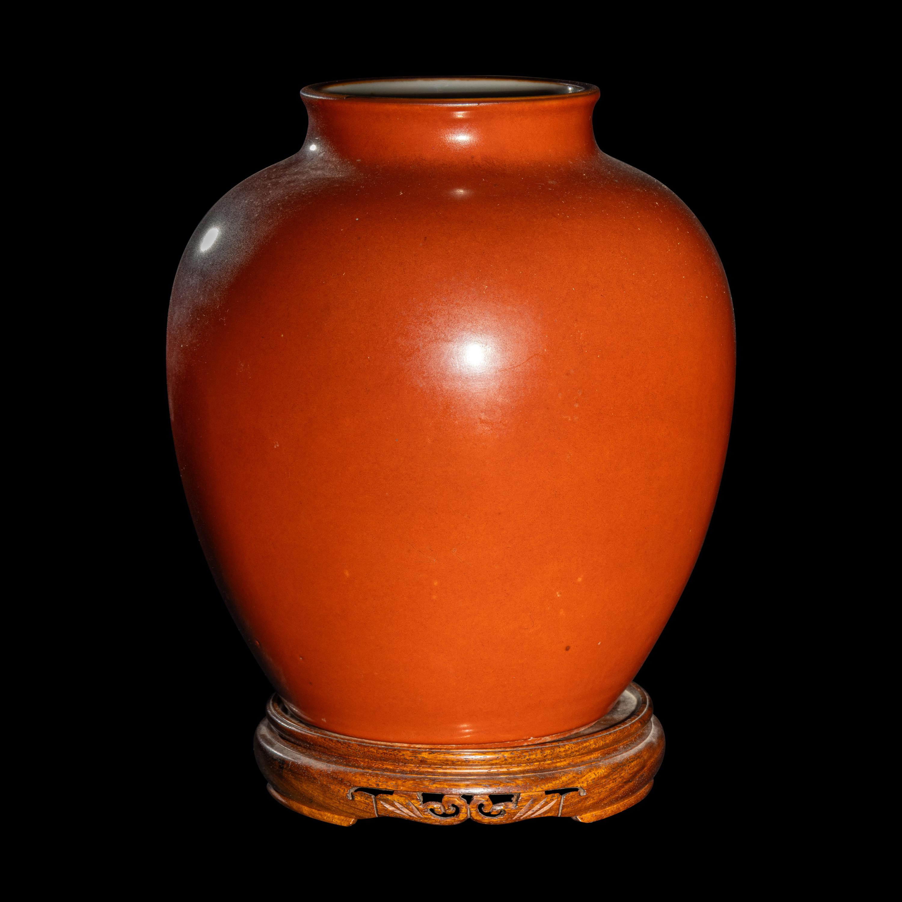 A Chinese Coral-Red Glazed Porcelain Jar, 19th/Early 20th Century 晚清/民國 珊瑚紅釉罐