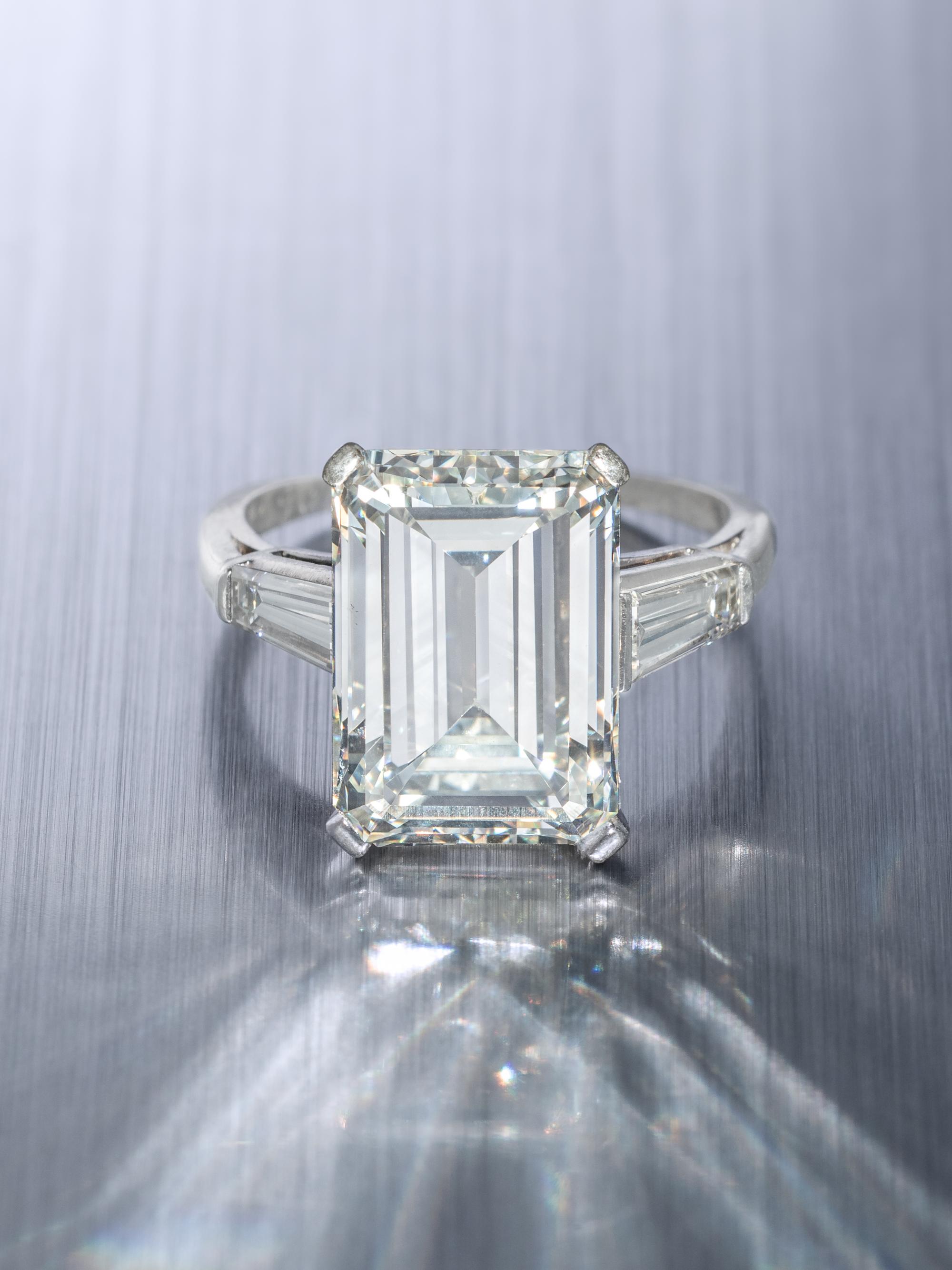DIAMOND RING