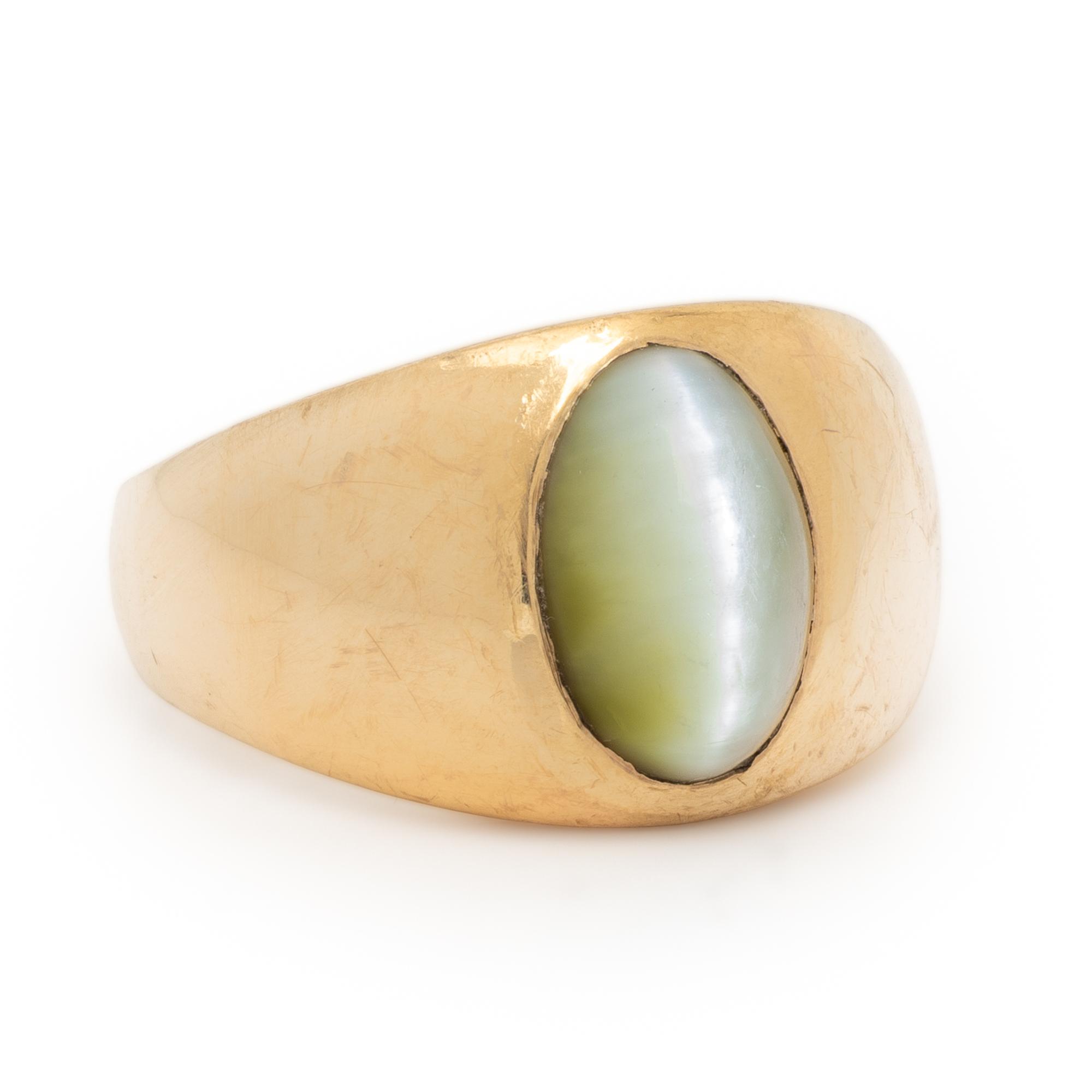 CAT'S EYE CHRYSOBERYL AND YELLOW GOLD RING