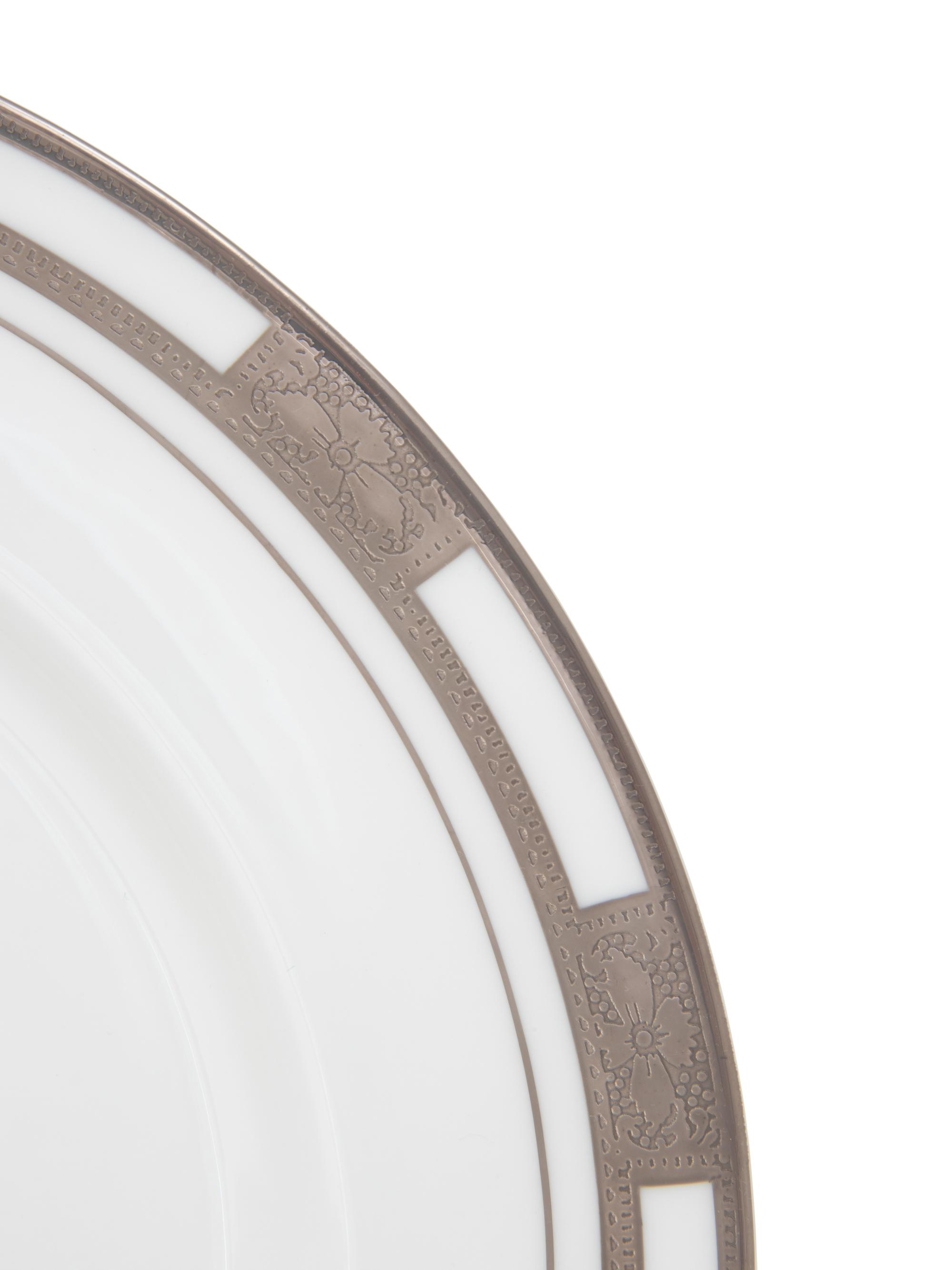 An Aynsley Porcelain Dinner Service