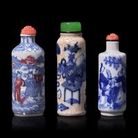 Three Chinese Blue and White Porcelain Cylindrical-Form Snuff Bottles, 19th Century 清晚期 青花鼻煙壺三支