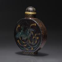A Lac-Burgaute "Phoenix" Snuff Bottle, Circa 1854-1920 — 1854-1920年 日本黑漆嵌螺鈿鳳紋鼻煙壺