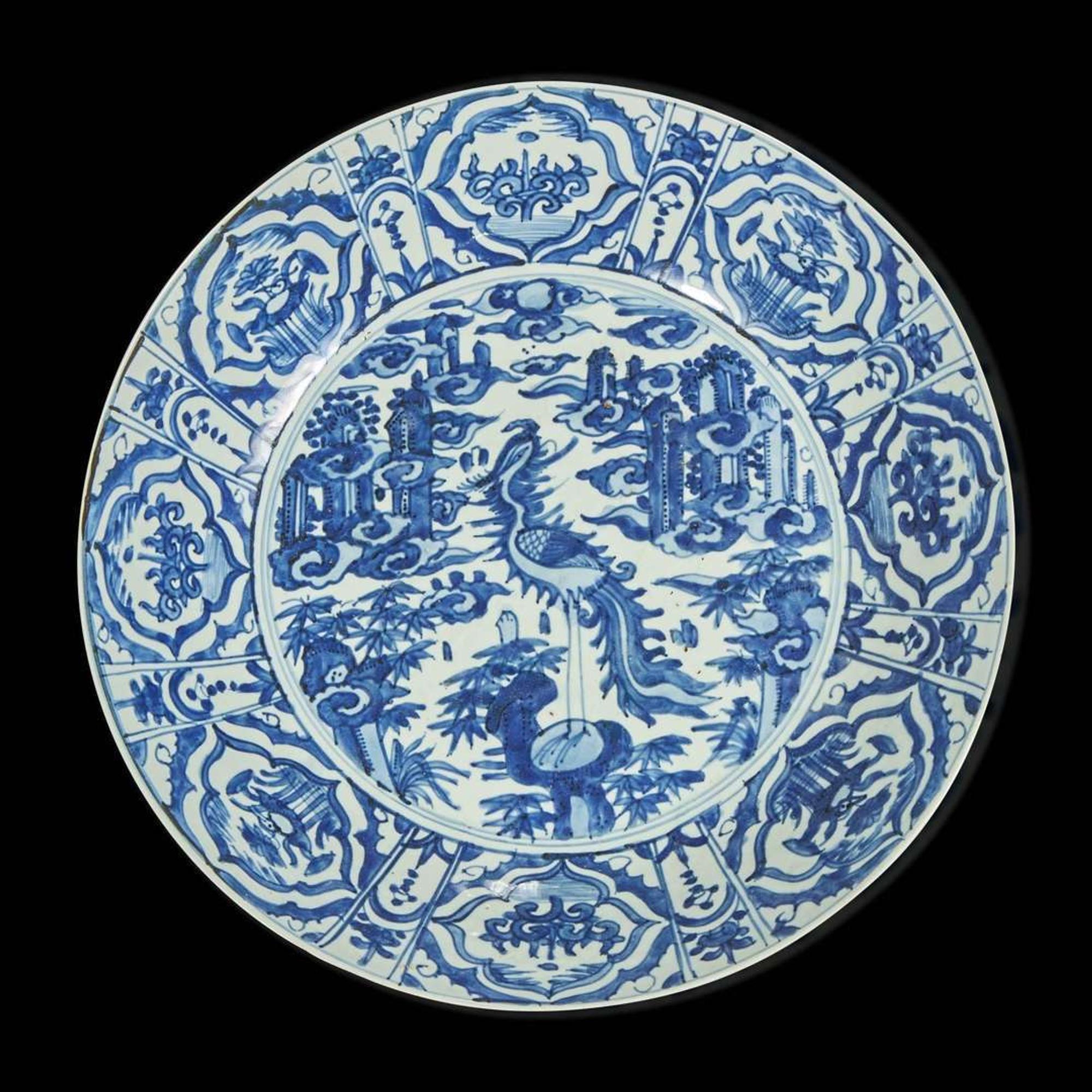 A Chinese blue and white porcelain "Phoenix" large dish 克拉克瓷器凤纹大盘 16th/17th century ???????