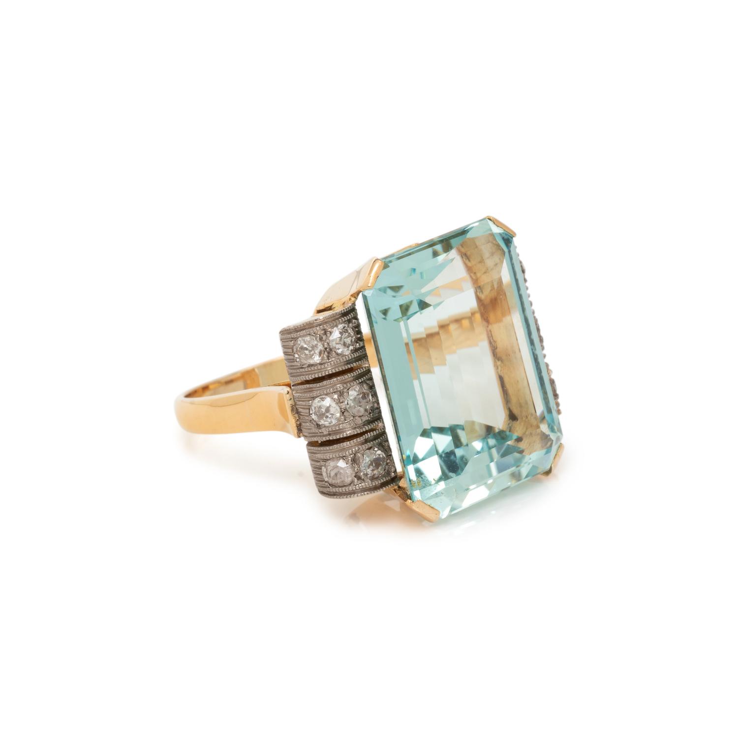 AQUAMARINE AND DIAMOND RING
