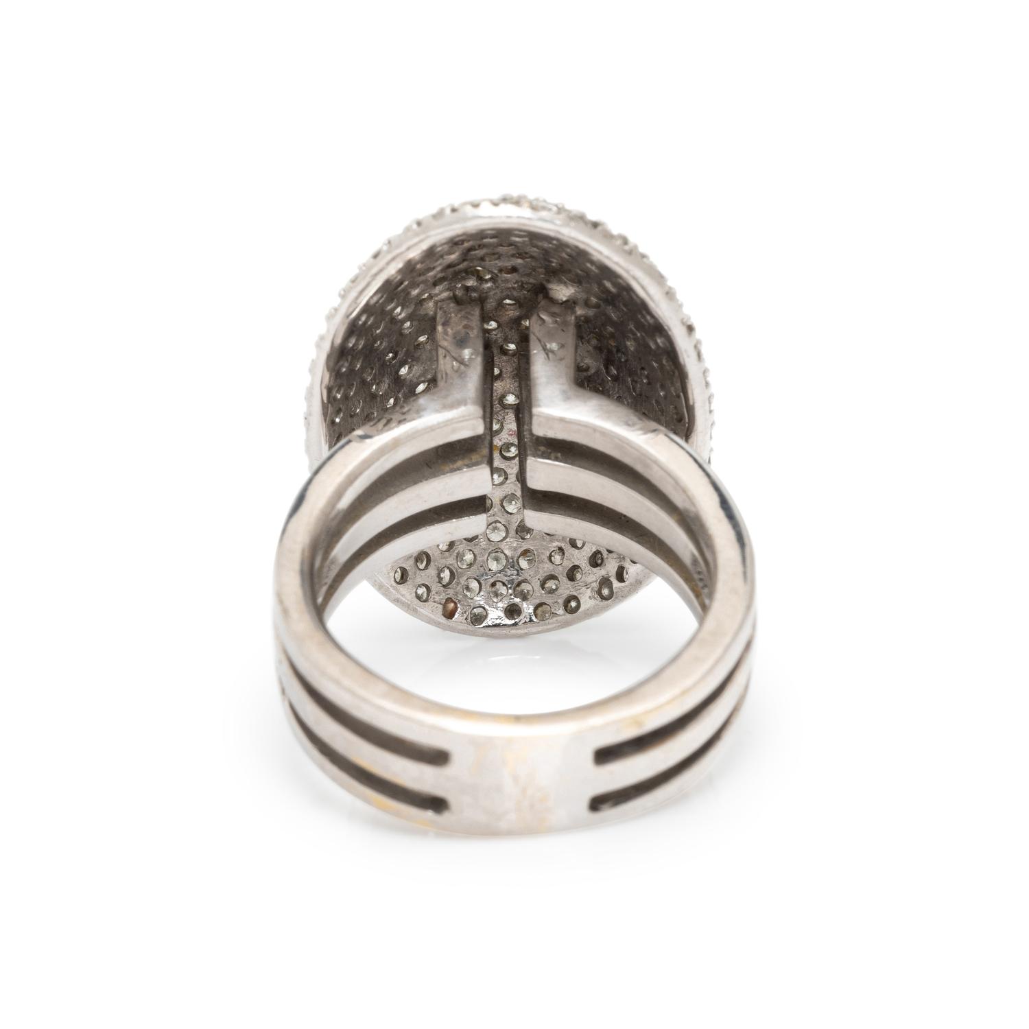 DIAMOND AND WHITE GOLD RING