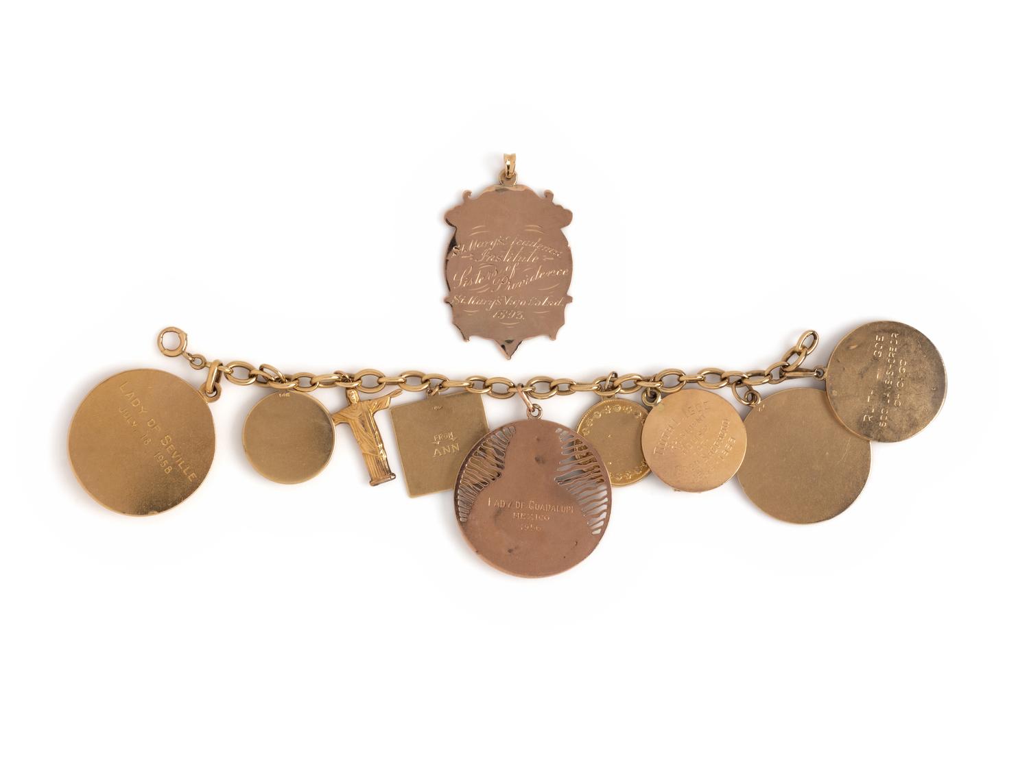 YELLOW GOLD AND GOLD-FILLED CHARM BRACELET