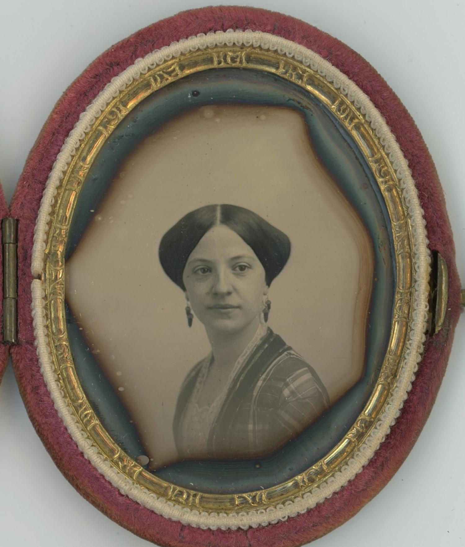 [Daguerreotype] Three Victorian Beauties