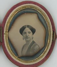 [Daguerreotype] Three Victorian Beauties