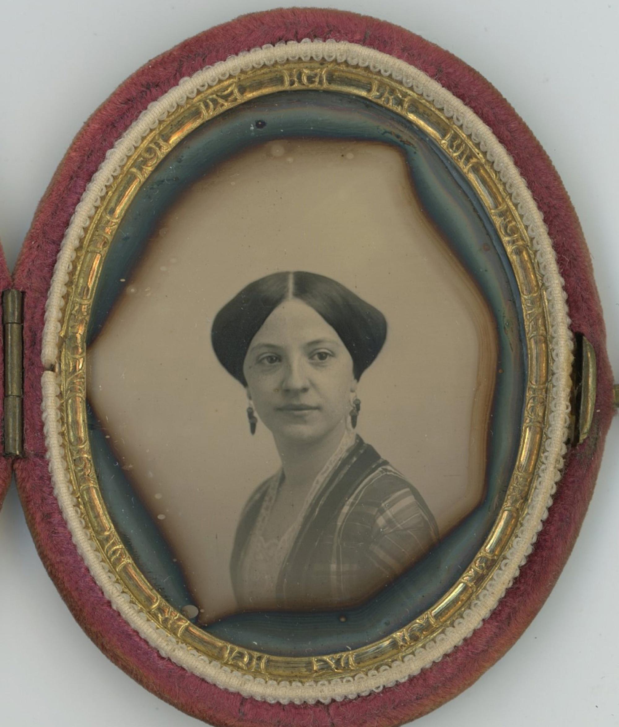 [Daguerreotype] Three Victorian Beauties