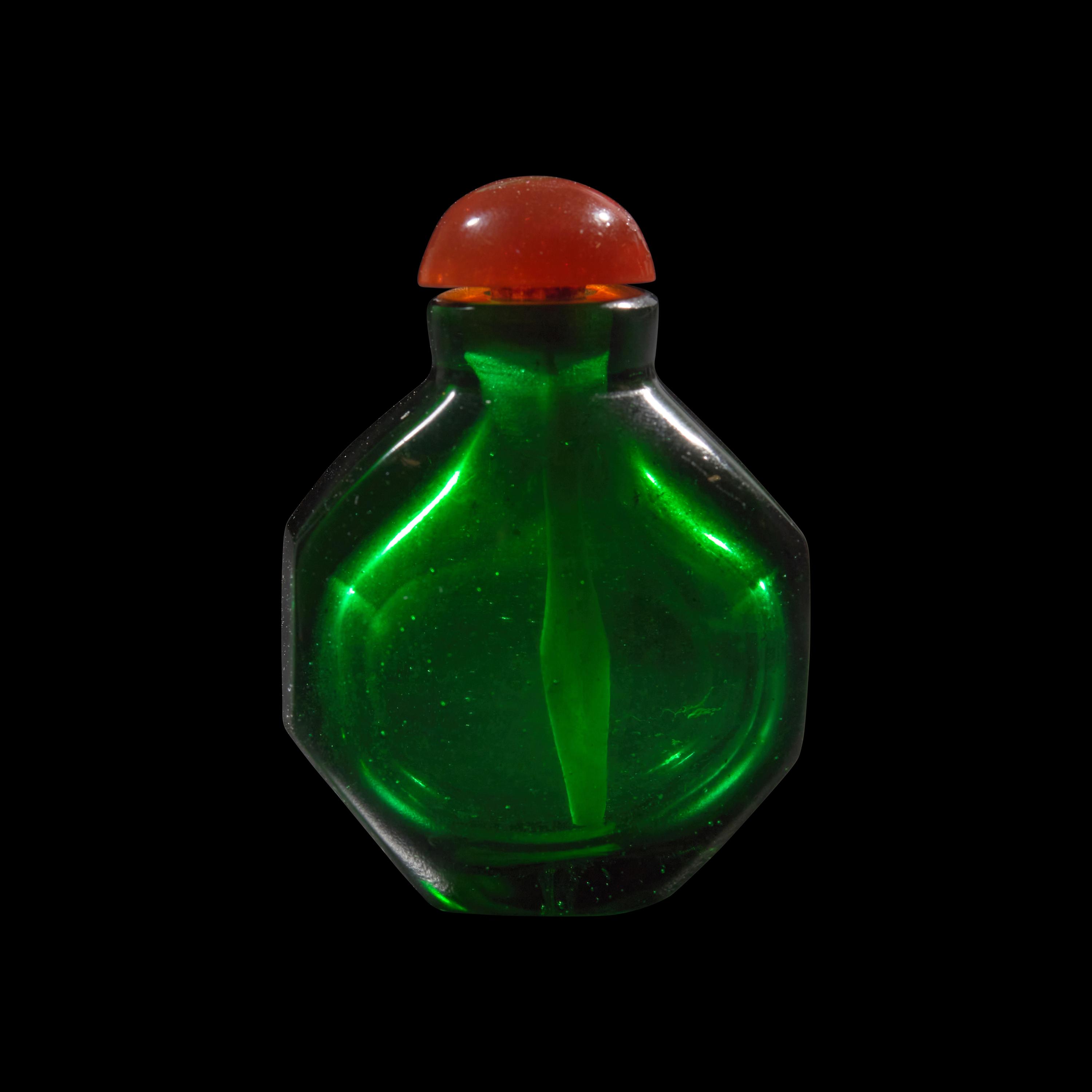 A Chinese Green Glass Faceted Snuff Bottle, Possibly Imperial Workshop, Beijing, 18th Century 清中期 綠料八方鼻煙壺