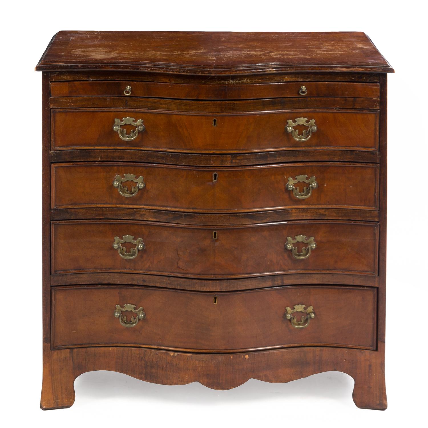 A George III Mahogany Bachelor's Chest Height 28 1/2 x width 29 1/2 x depth 17 inches. — EARLY 19TH CENTURY