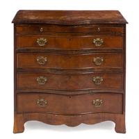 A George III Mahogany Bachelor's Chest Height 28 1/2 x width 29 1/2 x depth 17 inches. — EARLY 19TH CENTURY