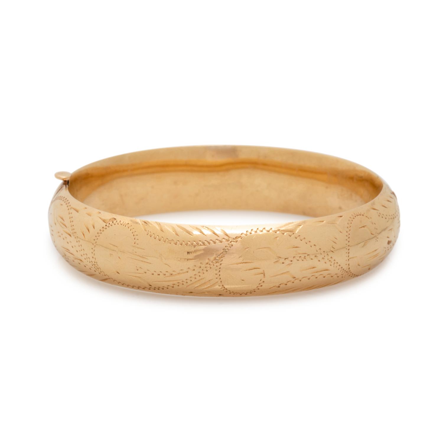 VINTAGE, YELLOW GOLD BANGLE BRACELET