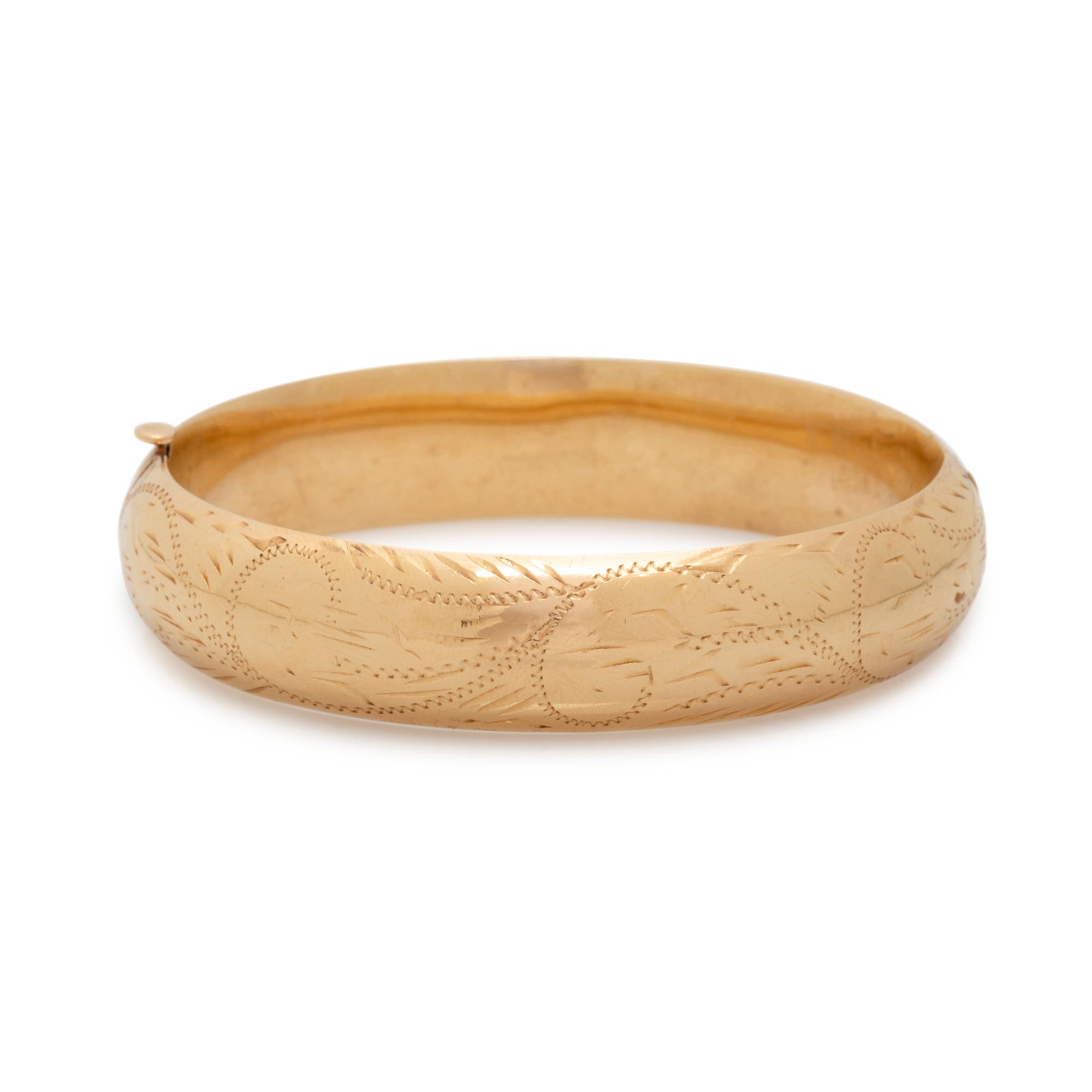 VINTAGE, YELLOW GOLD BANGLE BRACELET