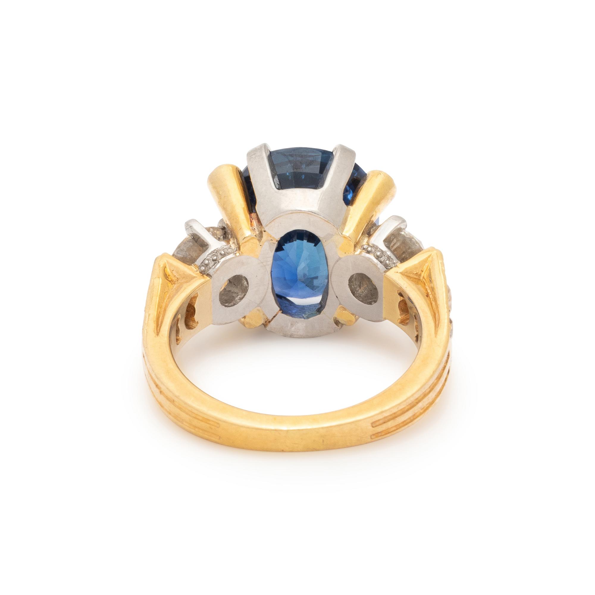 SAPPHIRE AND DIAMOND RING