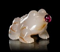 Two Carved Agate 'Frog' Snuff Bottles