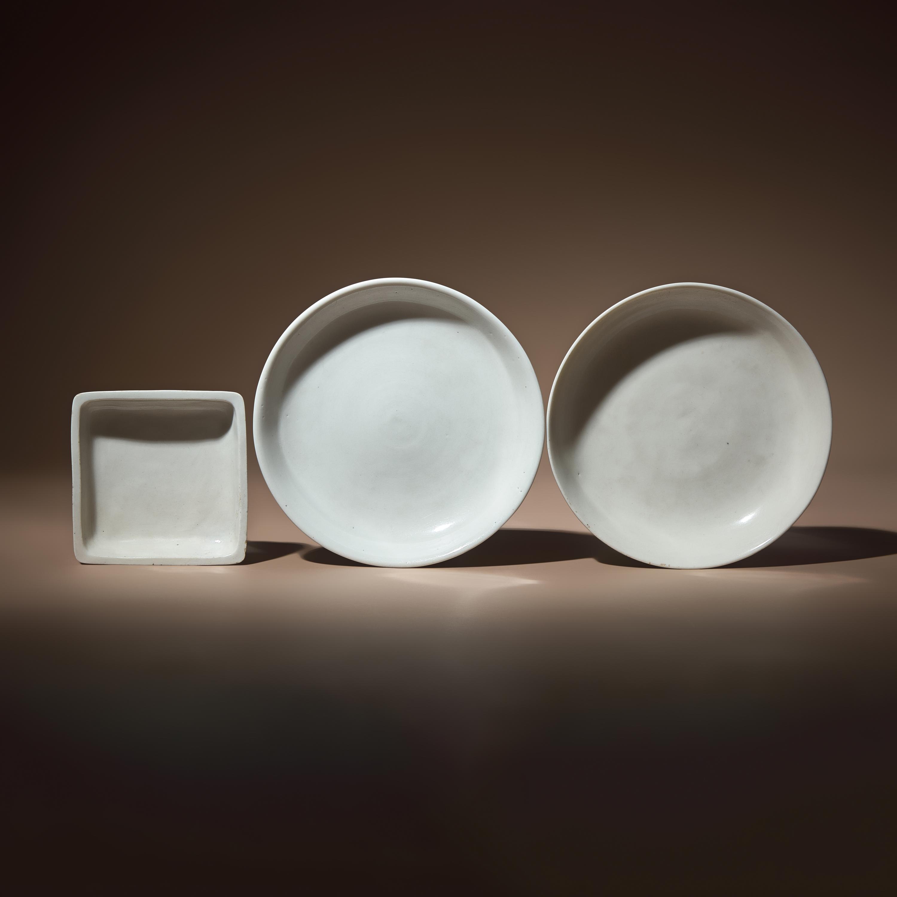 Three Chinese Blanc-de-Chine Porcelain Dishes, 17th-18th Century — 清早期 德化白瓷盤三件