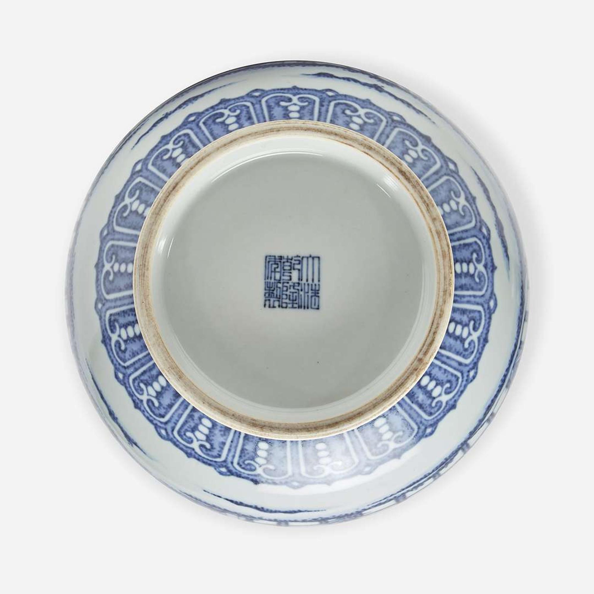 A Chinese blue and white porcelain vase, Yuhuchunping 青花玉壶春瓶