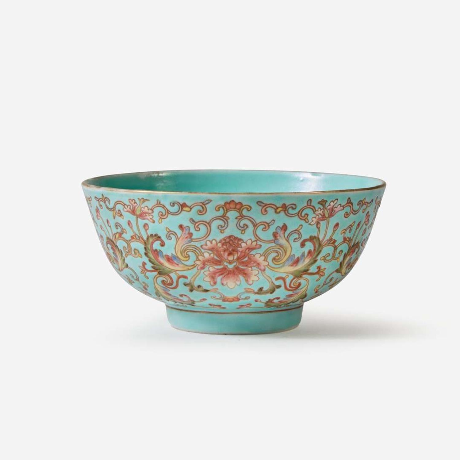 A Chinese famille rose-decorated turquoise-ground bowl 绿松石地珐琅彩碗 Jiaqing mark ????