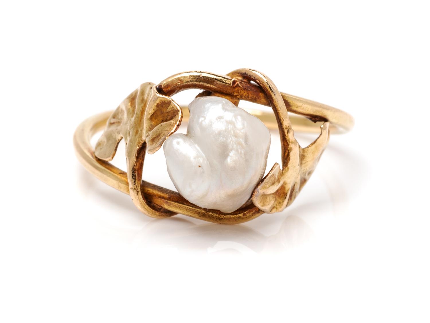 An Art Nouveau Yellow Gold and Pearl Ginkgo Leaf Motif Ring,