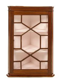 A George III Mahogany Hanging Corner Cupboard Height 37 x width 25 1/2 x depth 14 5/8 inches. — 19TH CENTURY