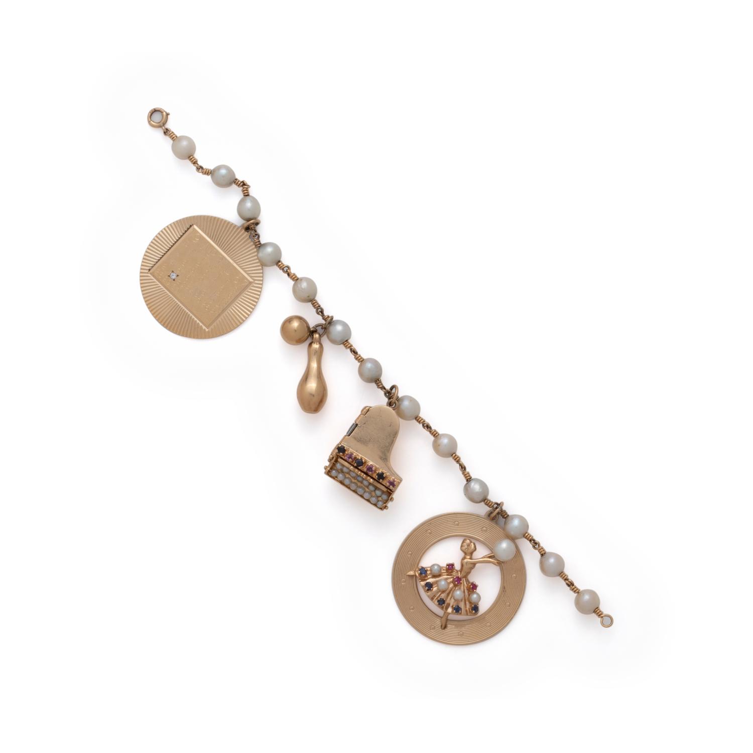 YELLOW GOLD AND CULTURED PEARL CHARM BRACELET