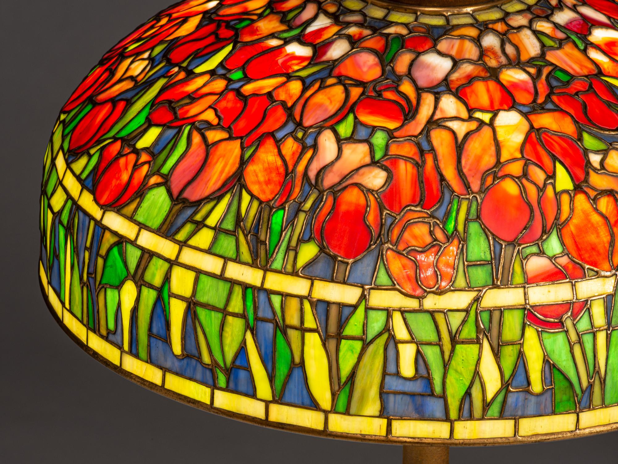 Tulip Floor Lamp with Piano Base