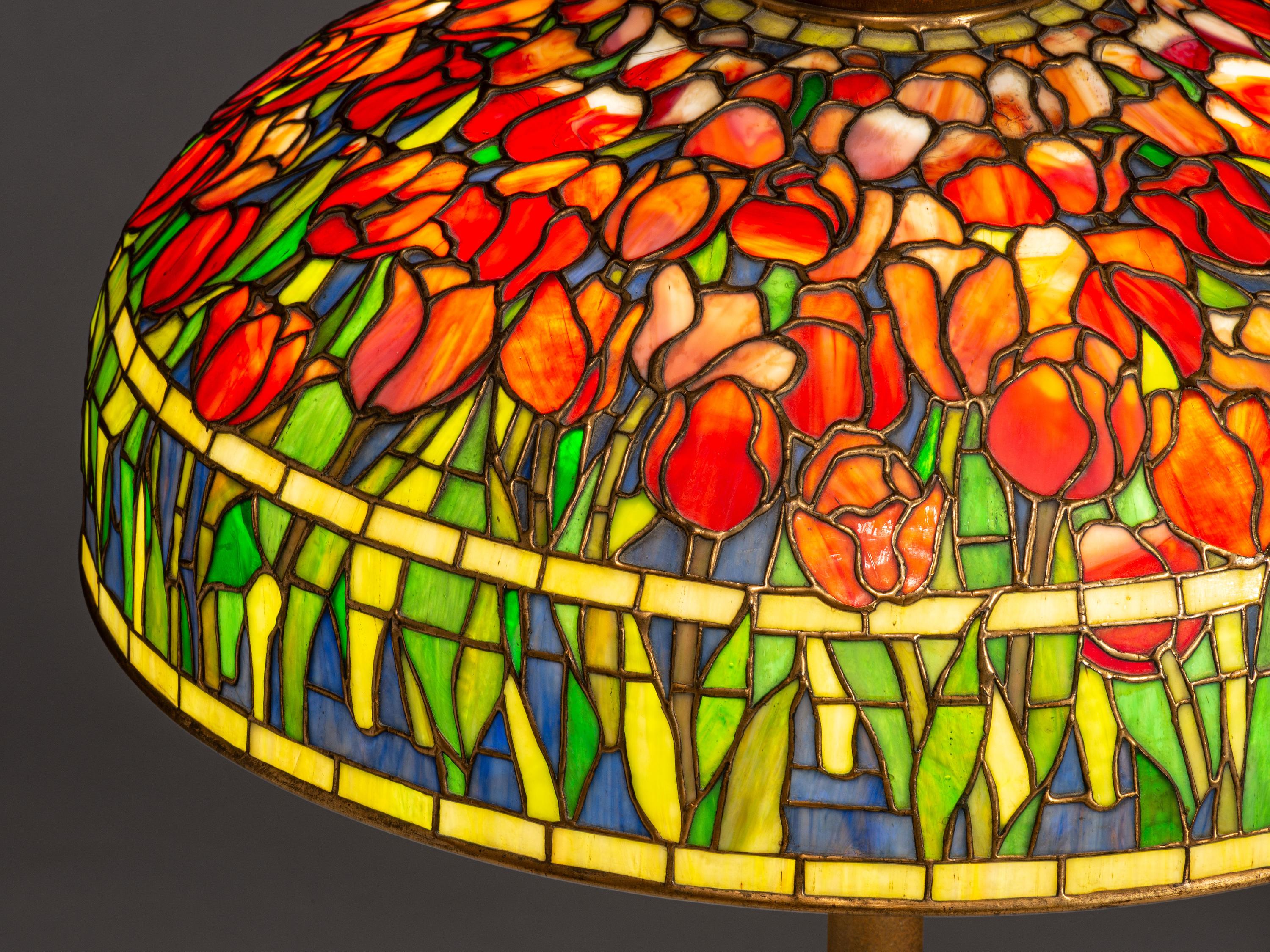 Tulip Floor Lamp with Piano Base