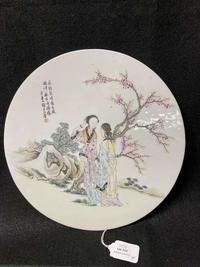 A pair of Chinese famille rose-decorated "meiren" circular plaques 粉彩美人瓷板一对 Late Qing/Republic period ?????
