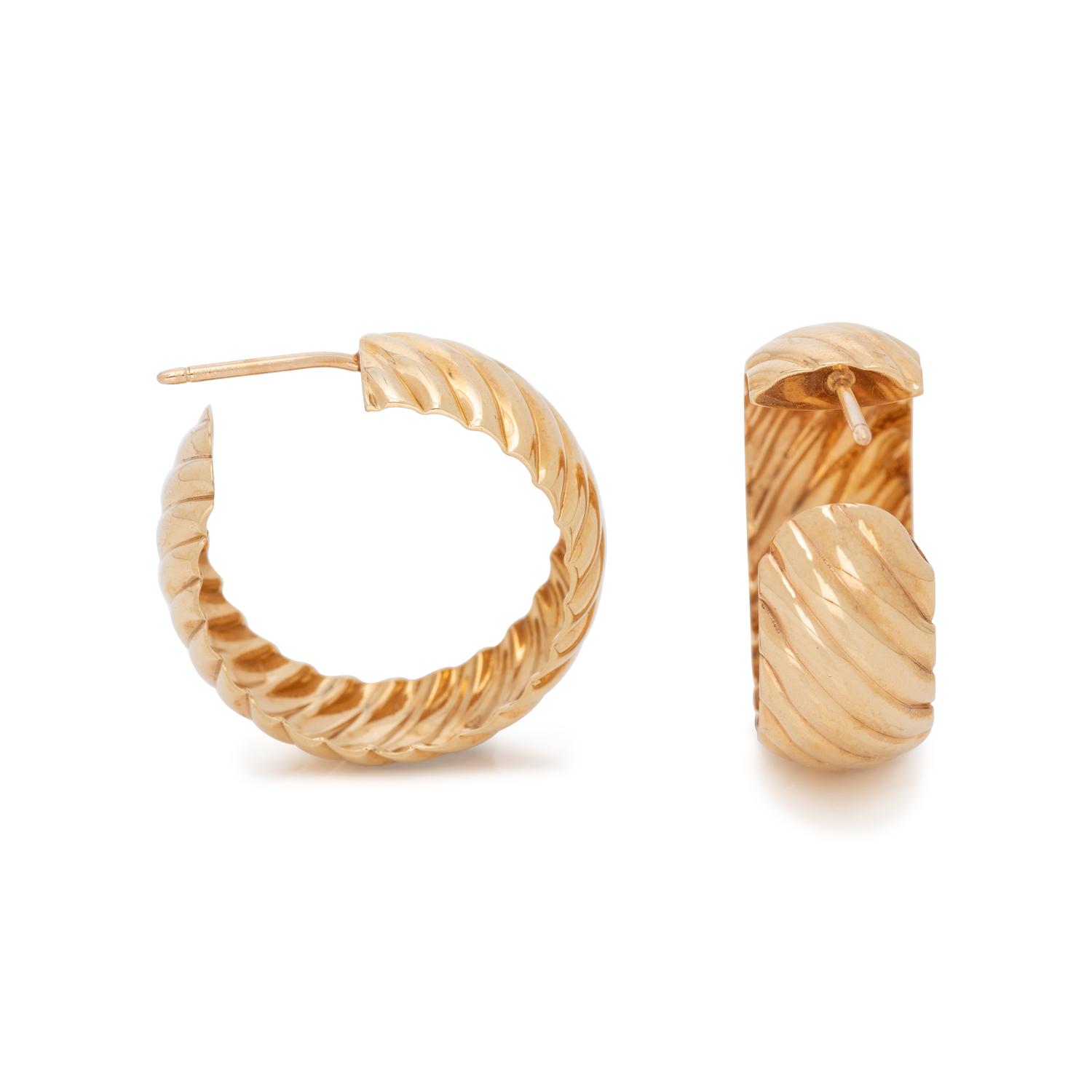 COLLECTION OF YELLOW GOLD EARRINGS