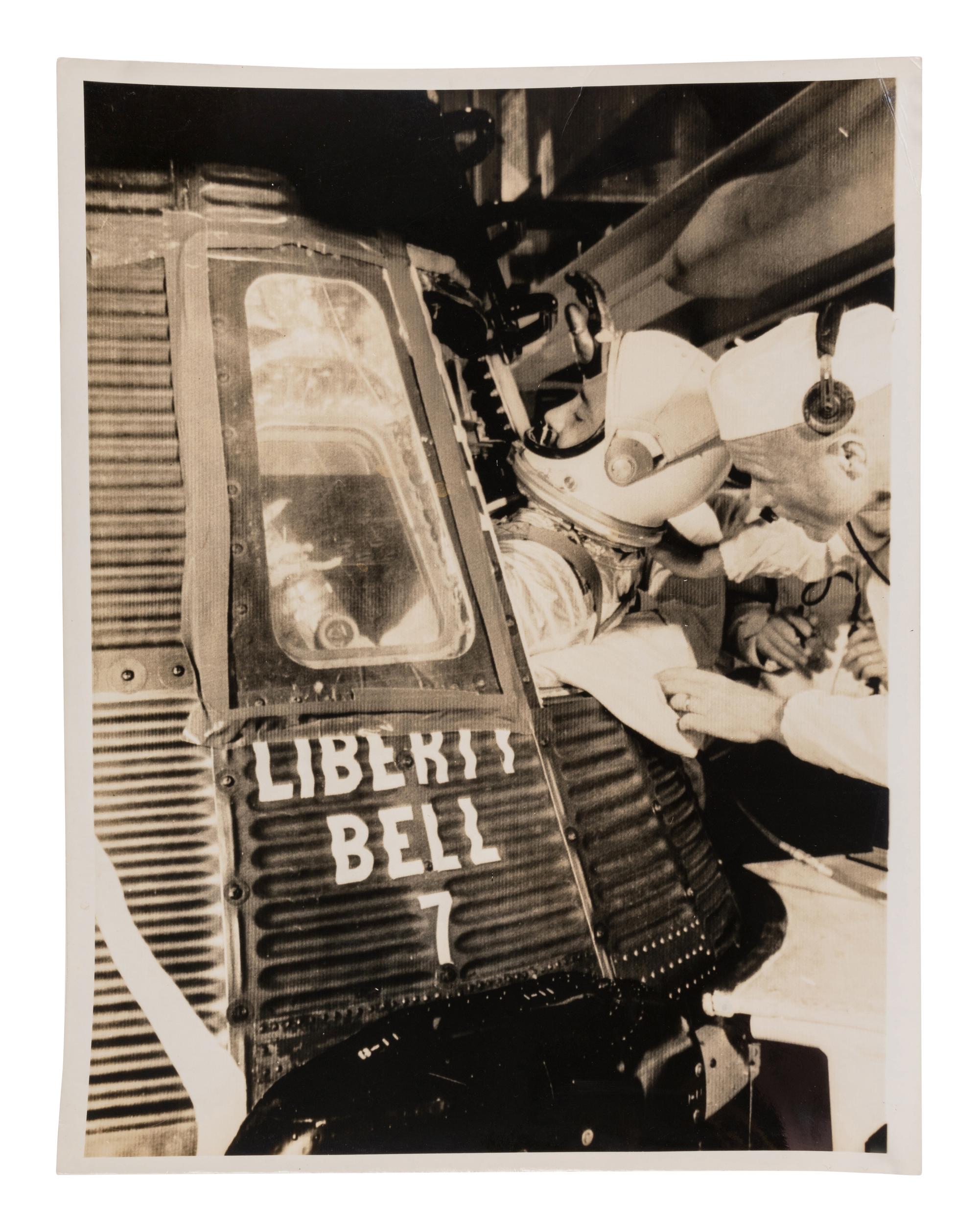 [NASA]. A large archive of 1,540 photographs incl. Mercury, Gemini, and Apollo missions. 1961-1972.