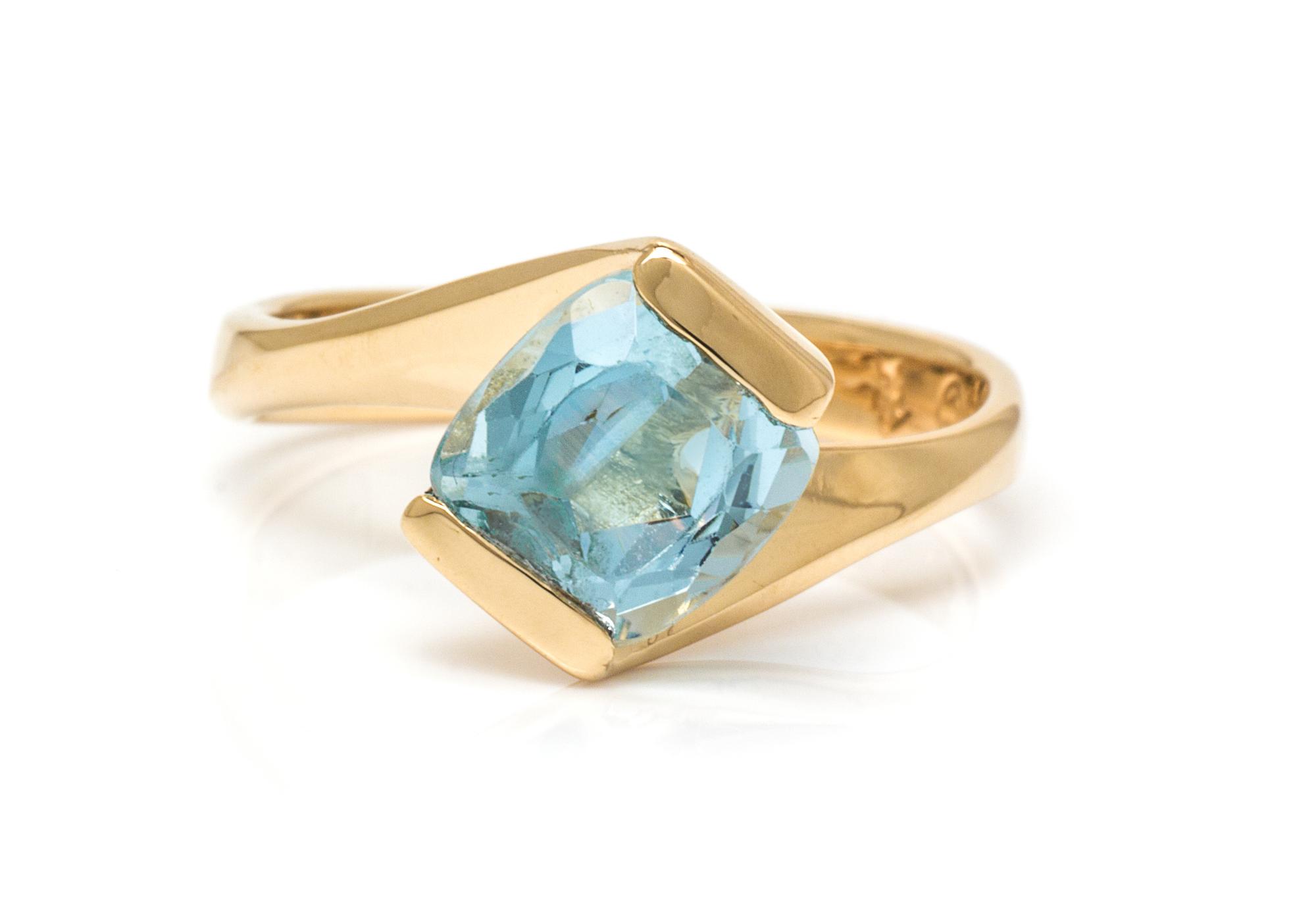A 14 Karat Yellow Gold and Aquamarine Ring, 2.80 dwts.