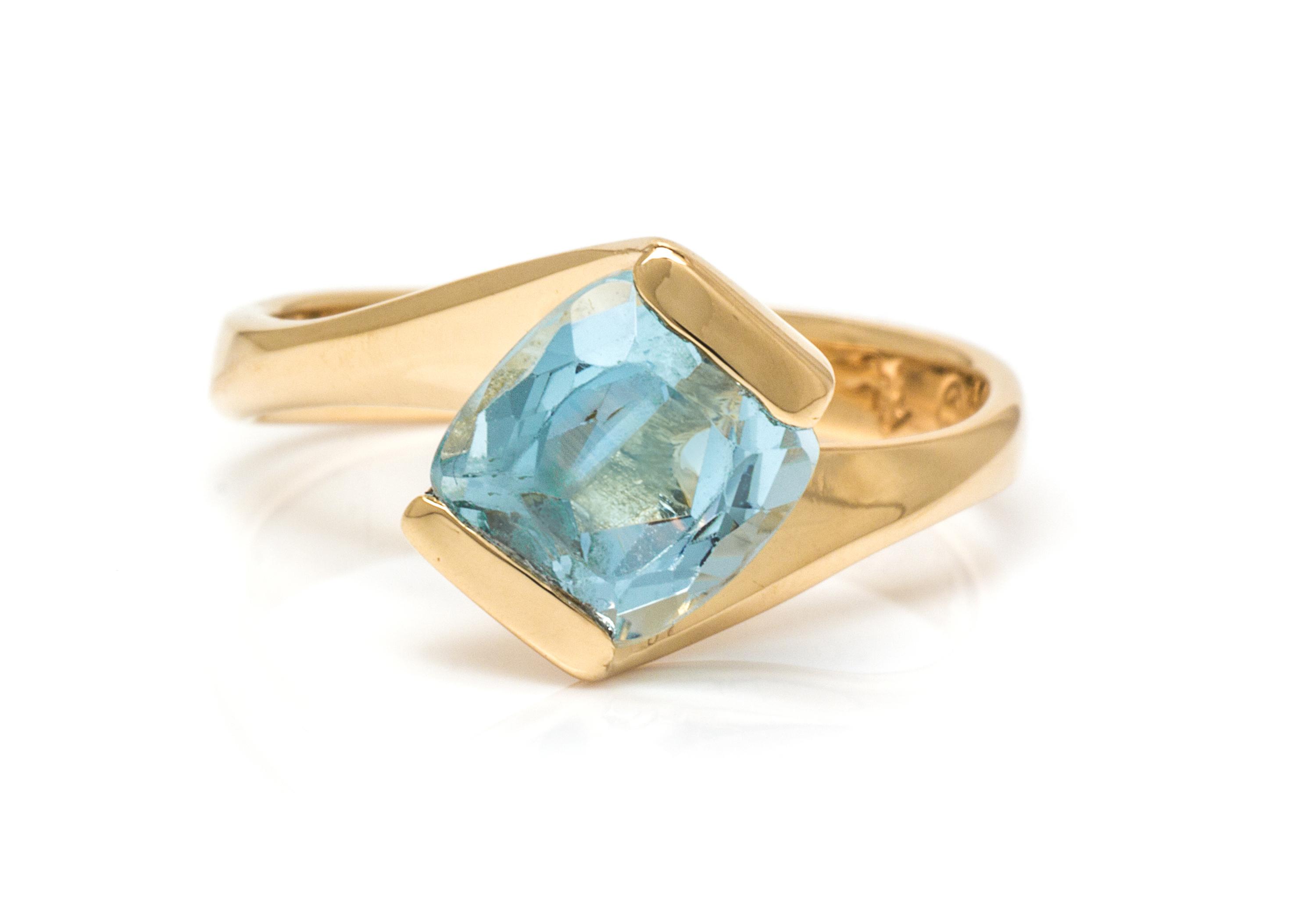 A 14 Karat Yellow Gold and Aquamarine Ring, 2.80 dwts.