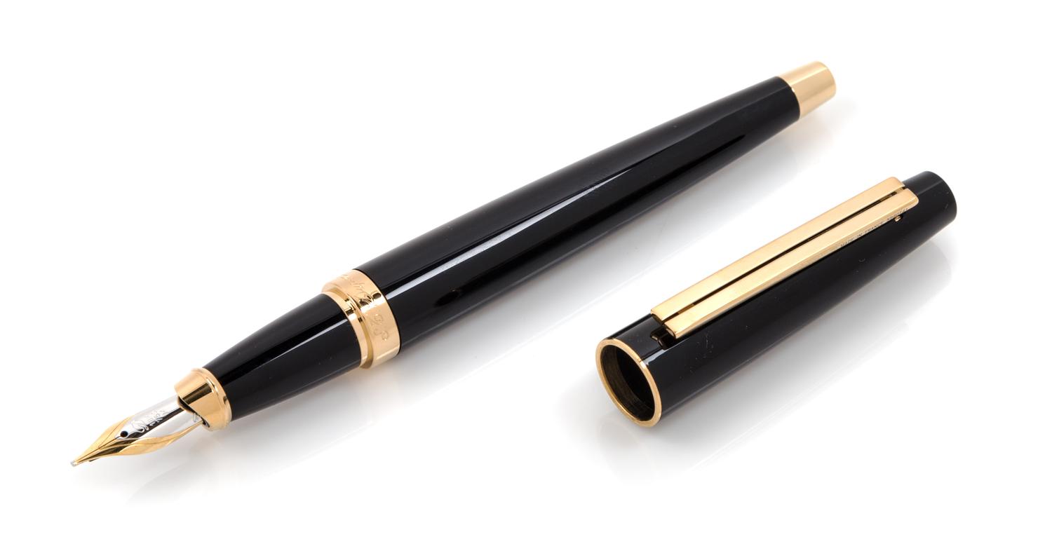 An S.T. Dupont Ellipsis: Composite Noir Fountain Pen