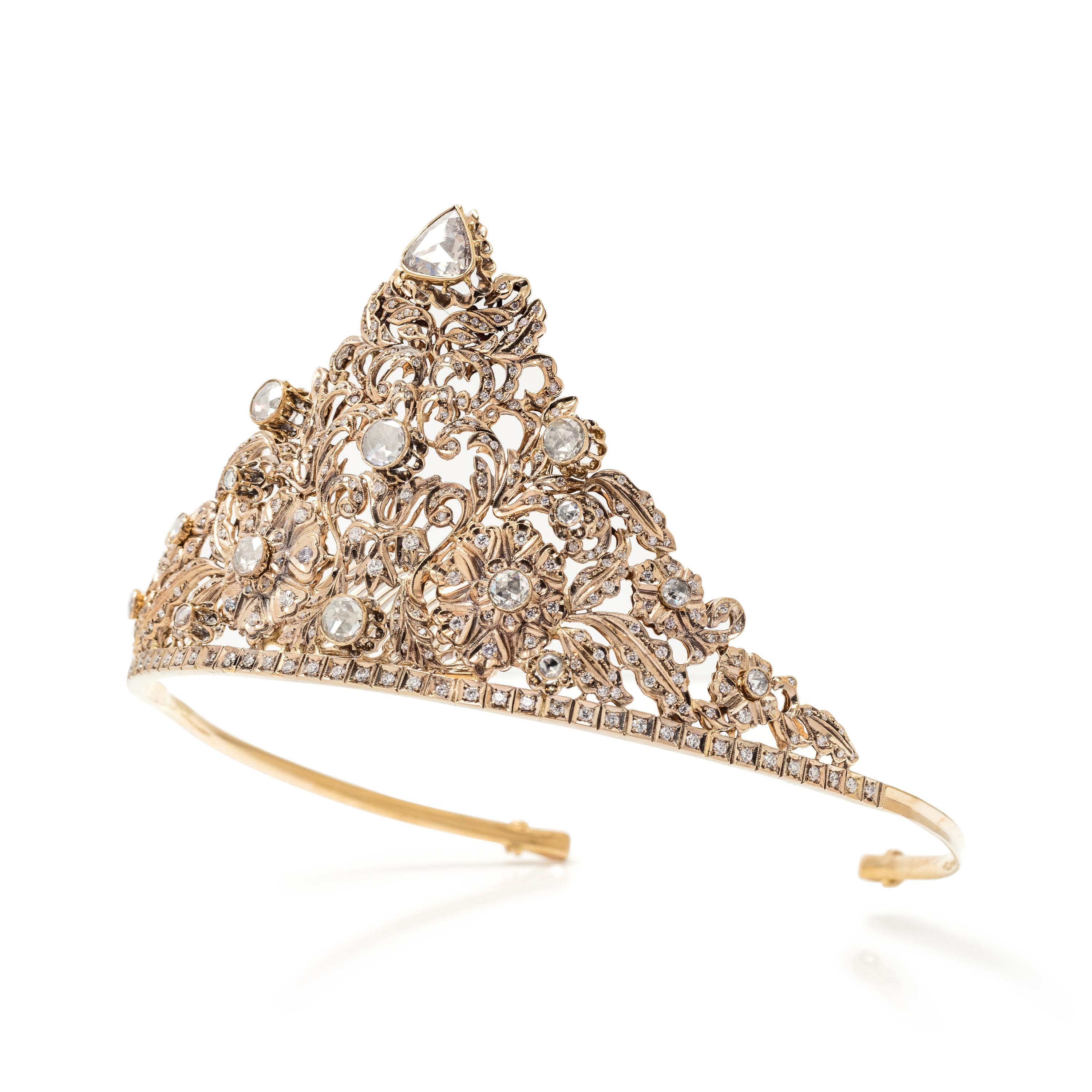 YELLOW GOLD AND DIAMOND TIARA