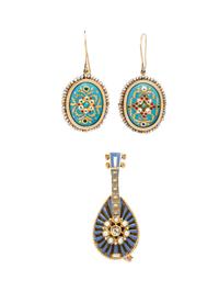 YELLOW GOLD AND ENAMEL EARRINGS AND BROOCH