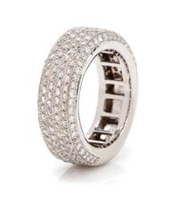 An 18 Karat White Gold and Diamond Ring, 7.00 dwts.