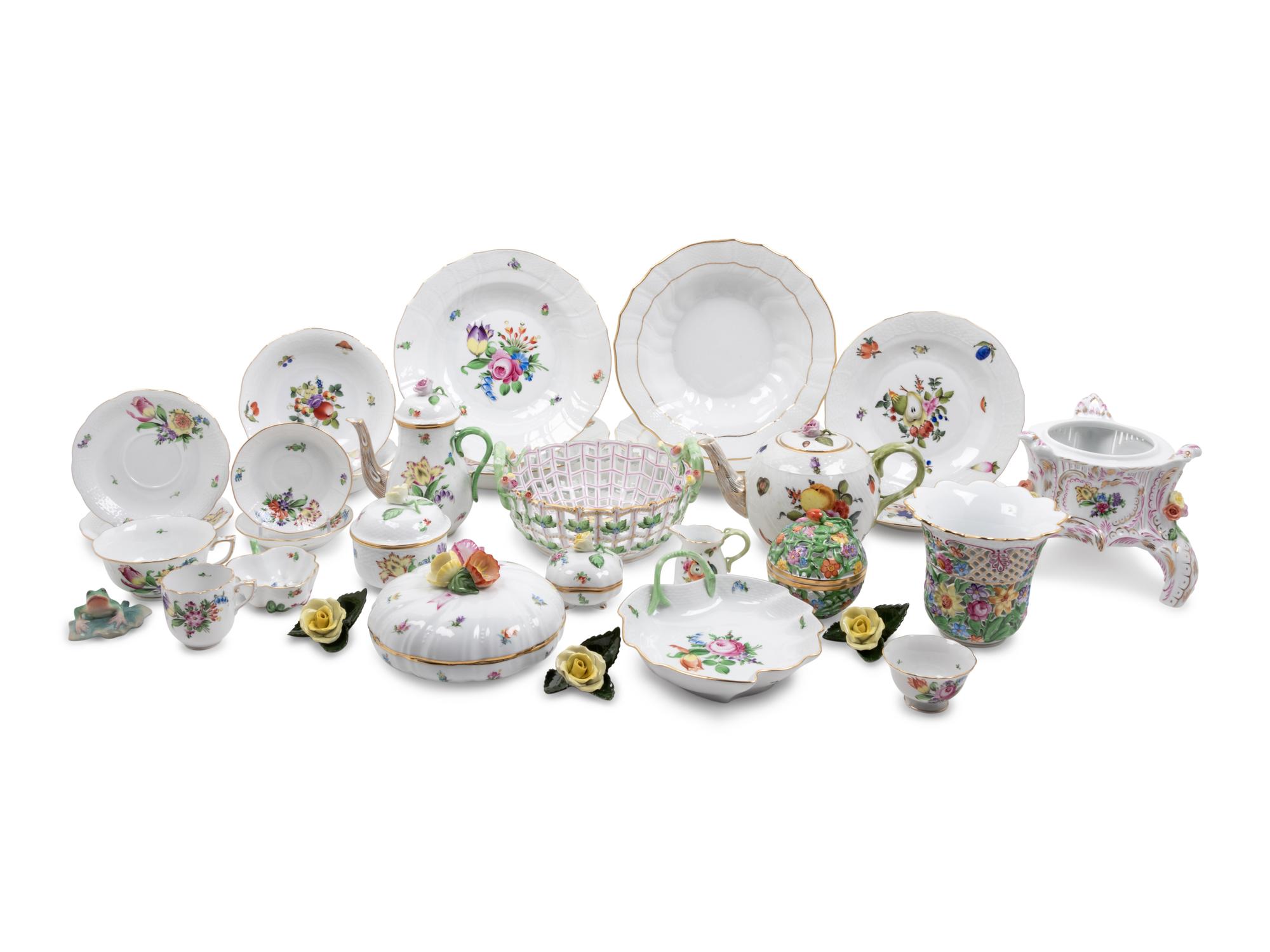 A Group of Herend Painted and Parcel Gilt Porcelain Dinnerware Articles