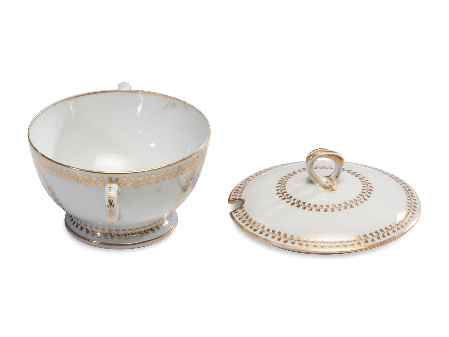 A Chamberlains Worcester Porcelain Sauce Tureen with Underplate