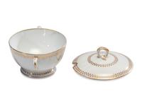 A Chamberlains Worcester Porcelain Sauce Tureen with Underplate