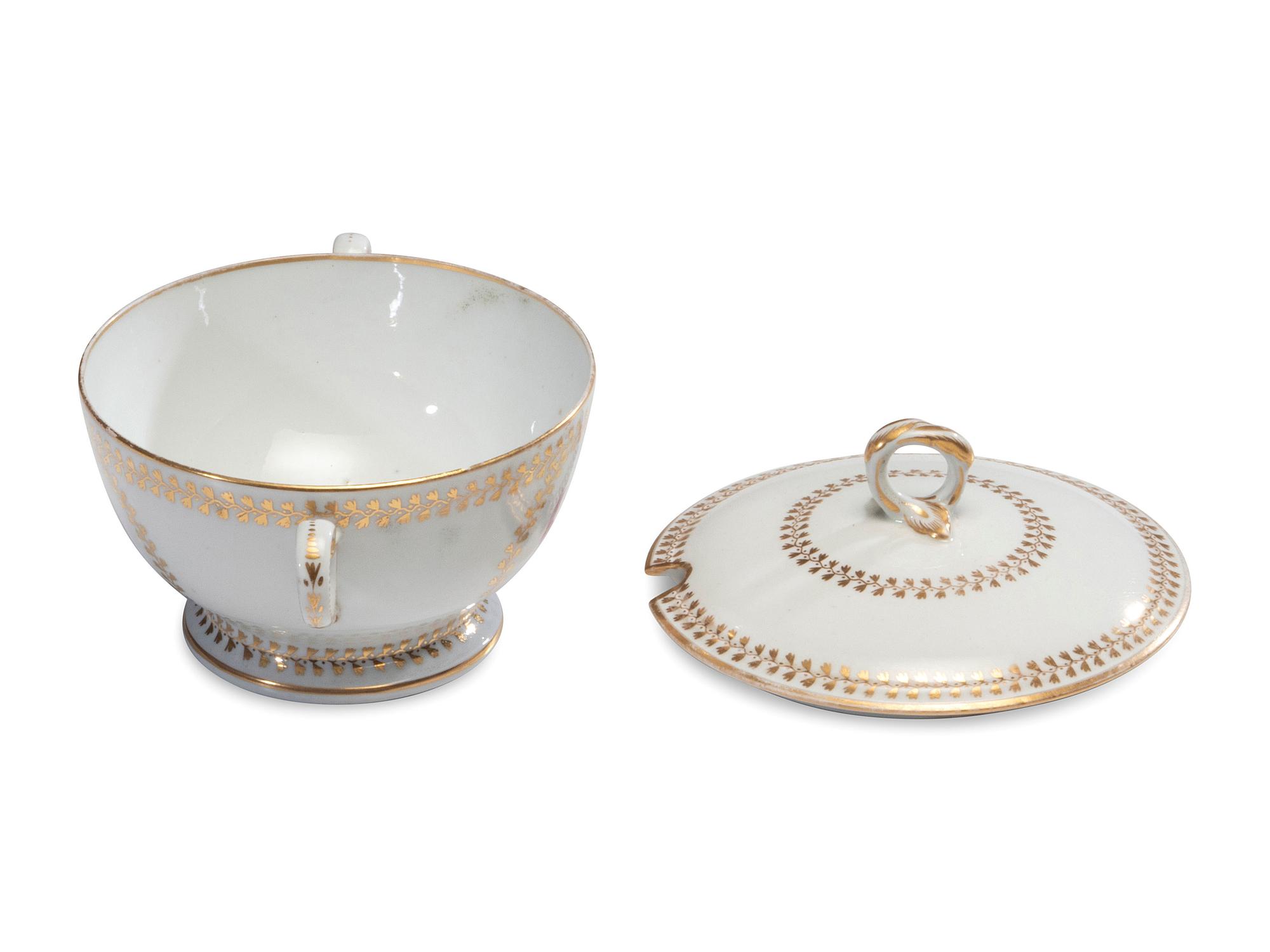 A Chamberlains Worcester Porcelain Sauce Tureen with Underplate